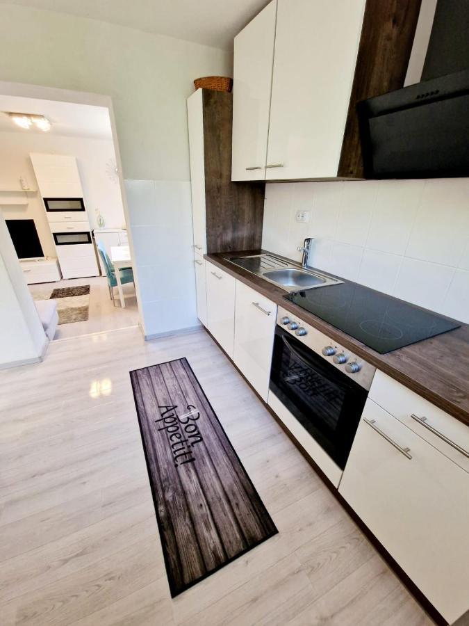 Split Apartment Екстер'єр фото