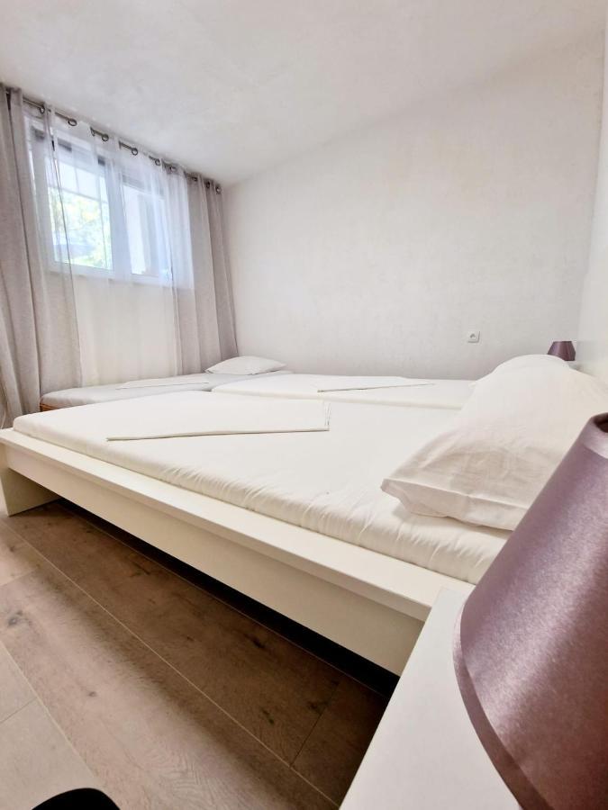 Split Apartment Екстер'єр фото