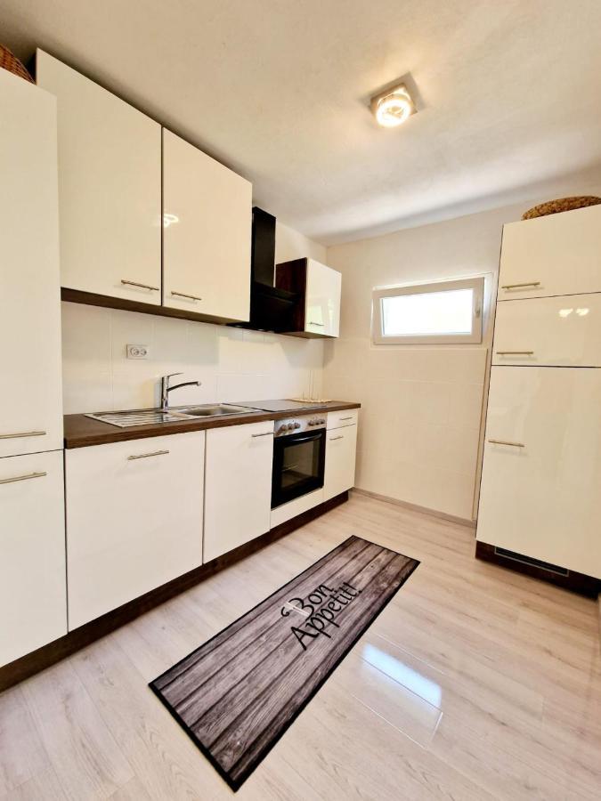 Split Apartment Екстер'єр фото