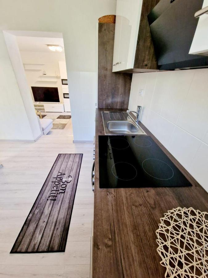 Split Apartment Екстер'єр фото