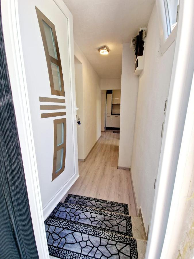 Split Apartment Екстер'єр фото