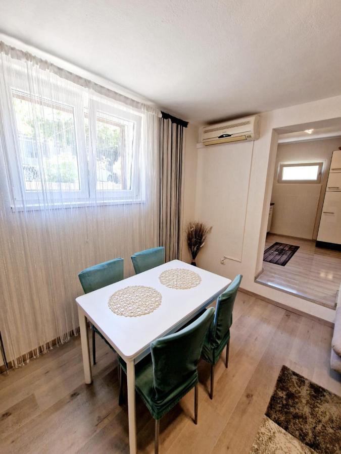 Split Apartment Екстер'єр фото