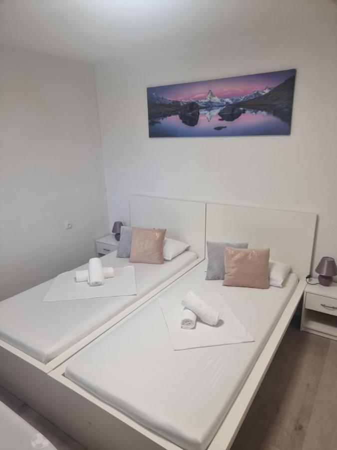 Split Apartment Екстер'єр фото