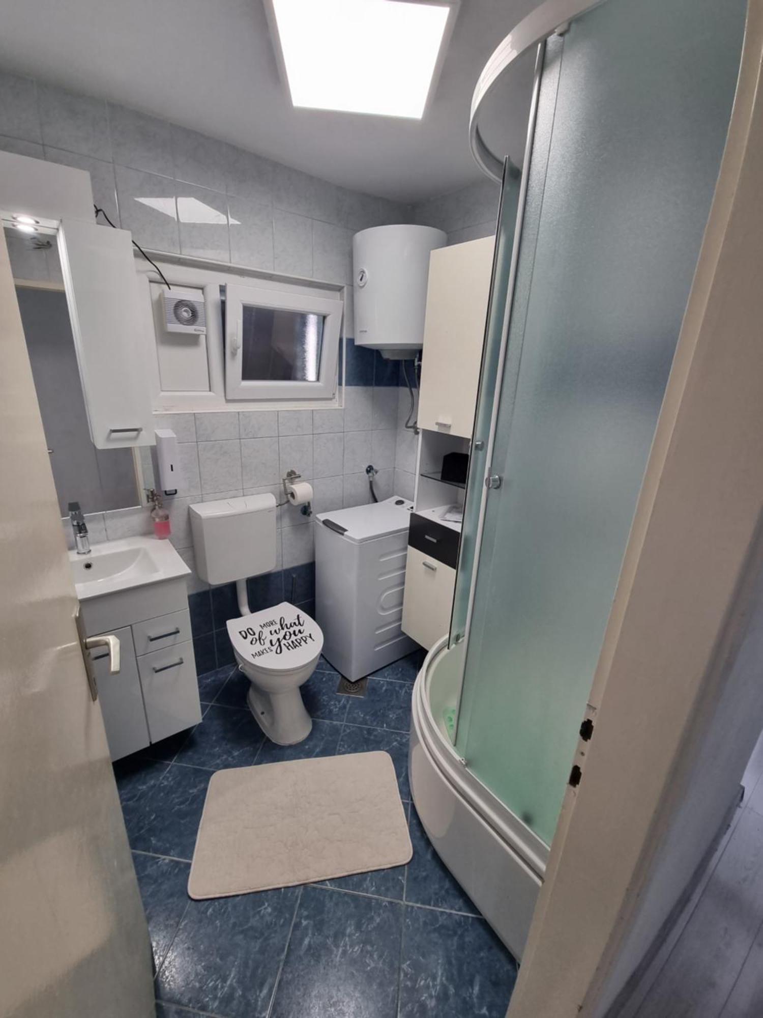 Split Apartment Екстер'єр фото